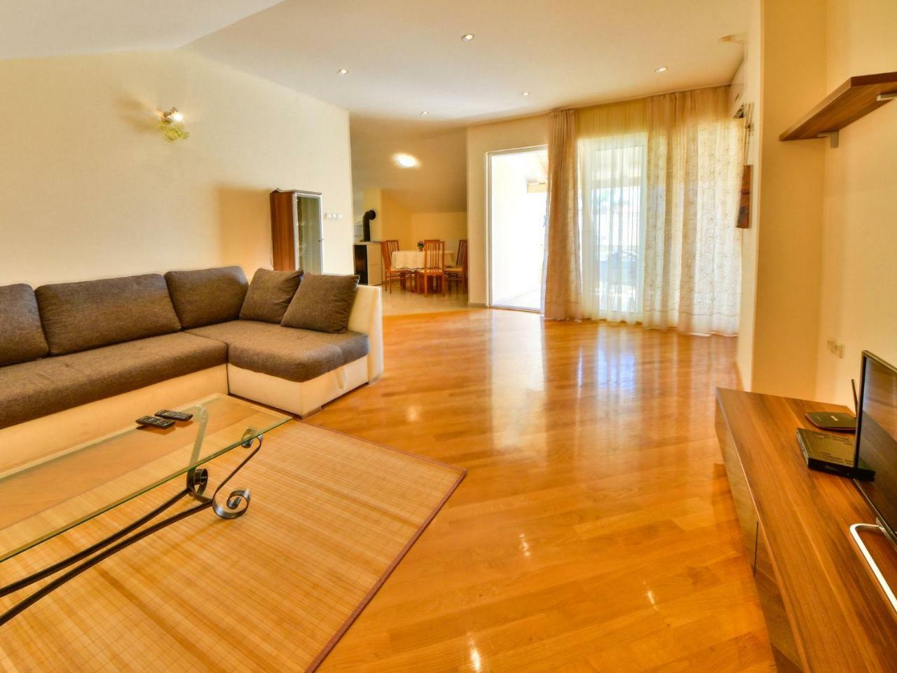 Apartment Olga-5 By Interhome Banjol 外观 照片